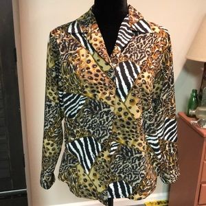 Petite woman’s blouse. Vintage long sleeve button down. Le Caviar